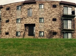 659 N Swift Rd APT 102, Addison, IL 60101