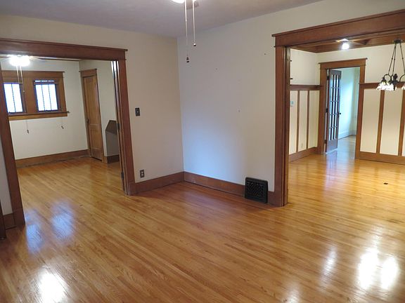 5th image of 2615 Washington St