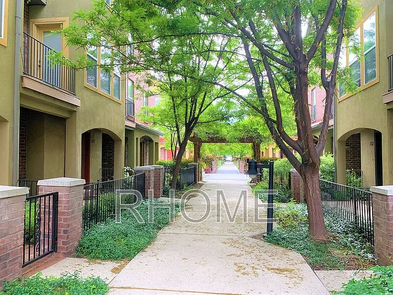 131 W Parramatta Ln — Photo 13