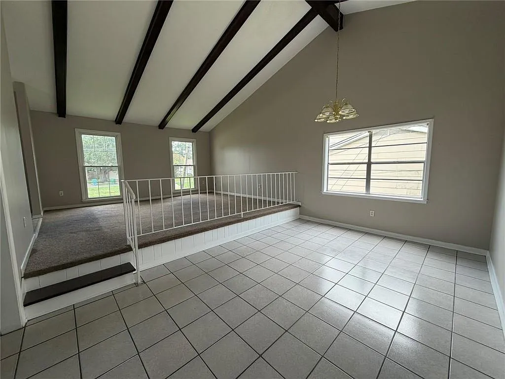 3 bed, 2.5 bath, 2100 sqft, $2,000 — Photo 3