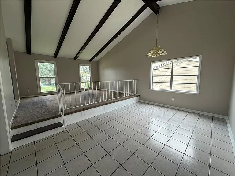 532 Oakwood Dr — Photo 3