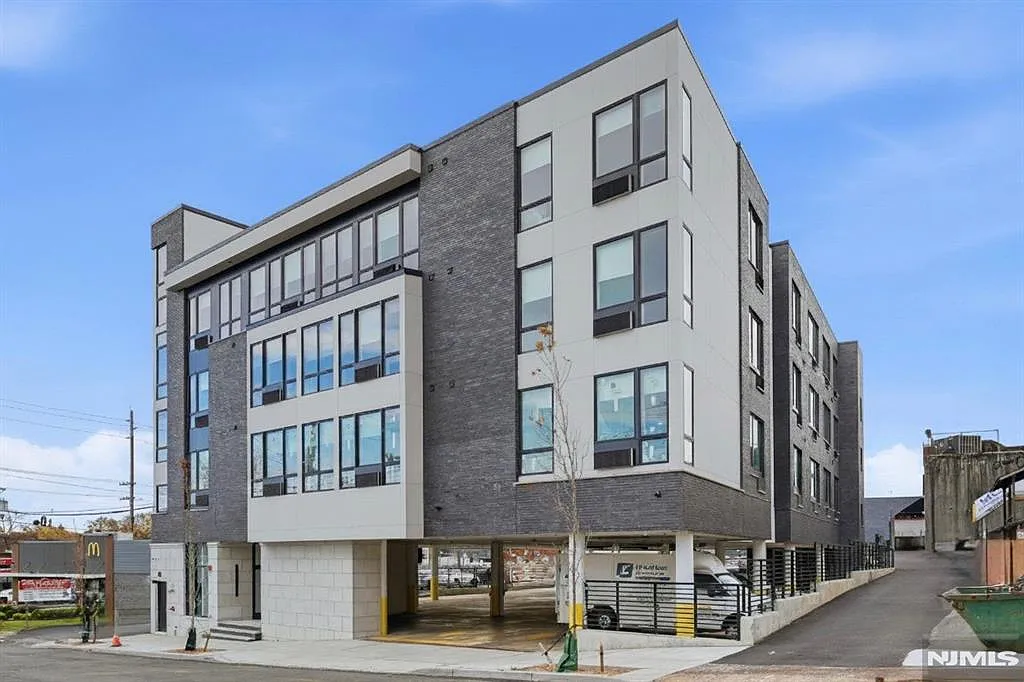 1 bed, $2,531 — Photo 1