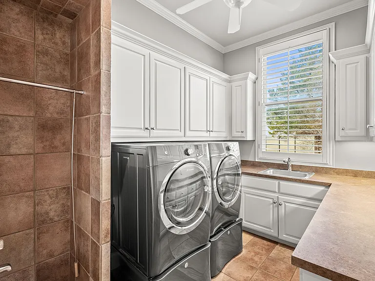 4624 Byron Cir — Photo 32