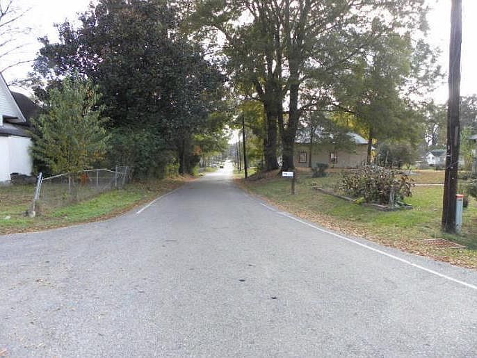 2nd image of 605 19th St