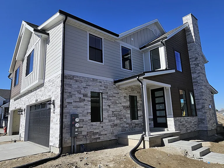 636 W Cottage Park Ln — Photo 2