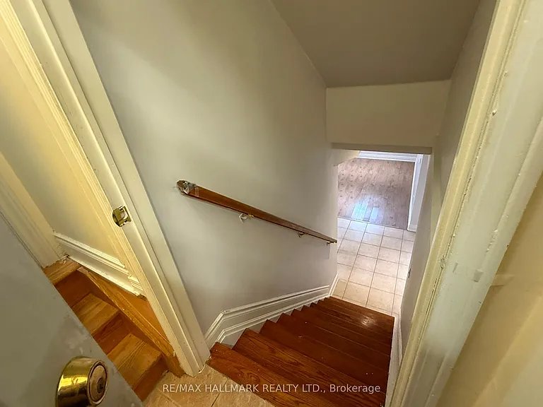 209 Old Colony Rd S #BASEMENT — Photo 9