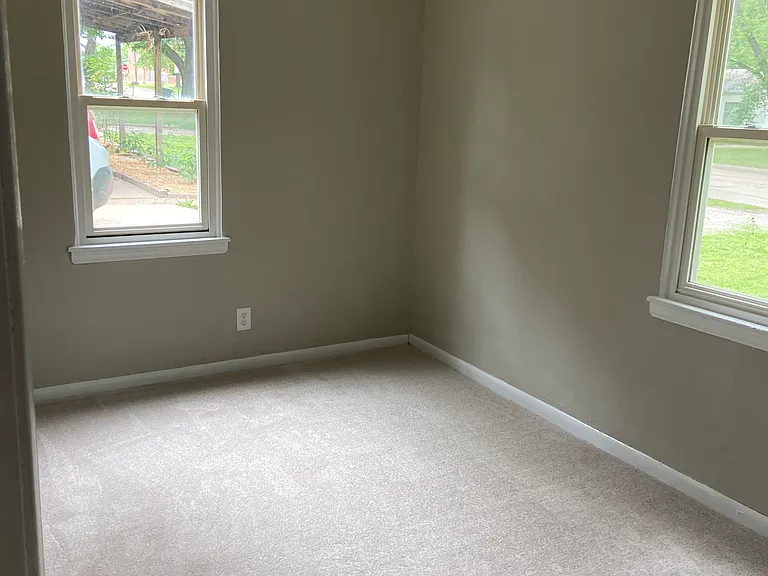 1816 SW Green Acres Ave — Photo 8