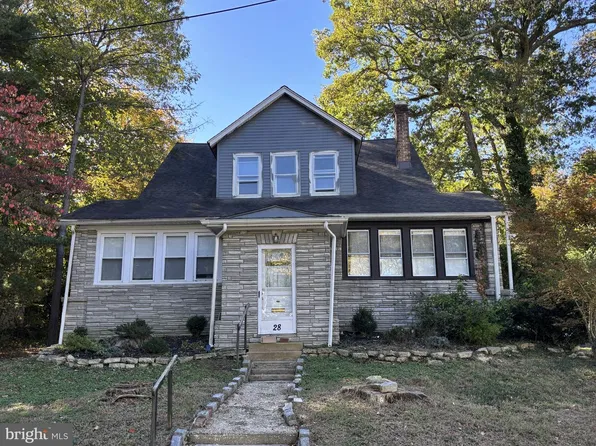 28 Cedar Ln, Clementon, NJ 08021