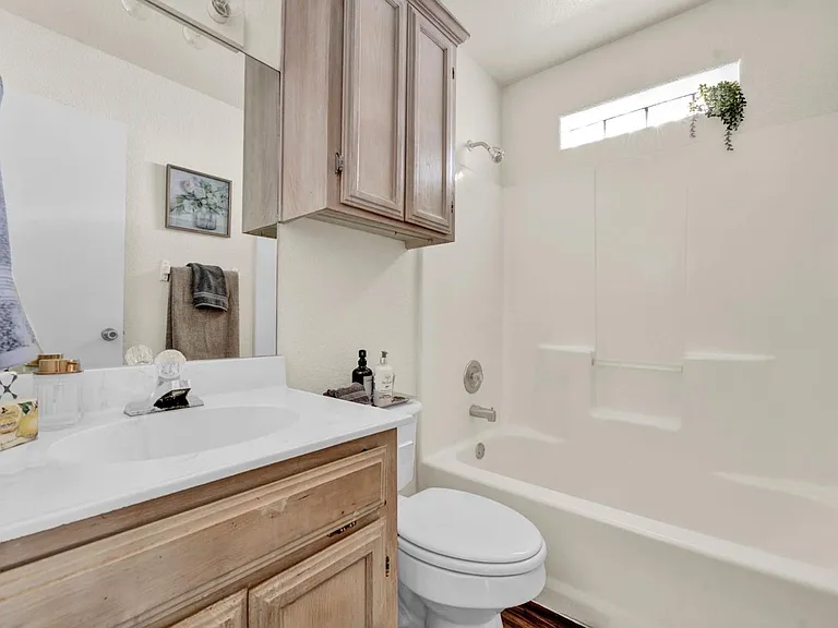 403 N. Broadway Street — Photo 8