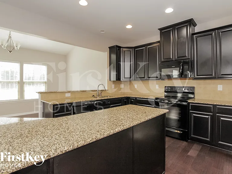 124 Alborn Dr — Photo 7