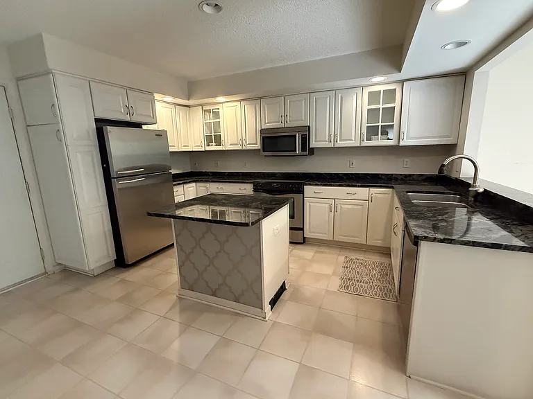 71 Berwick Ln — Photo 3