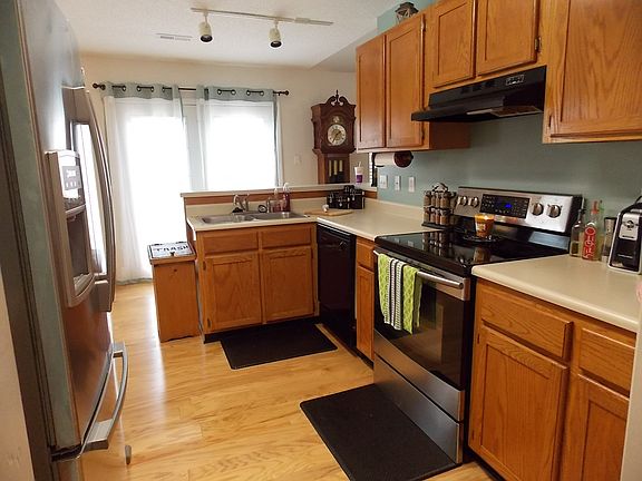 3rd image of 2234 Portland Dr