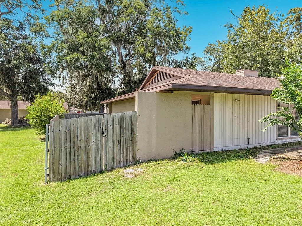 2 bed, 1.0 bath, 1026 sqft, $1,200 — Photo 4