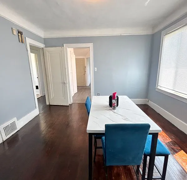 3954 Saint Clair St #PRIVATE ROOM — Photo 1