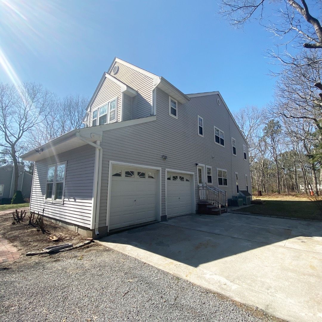  2-Car Garage 