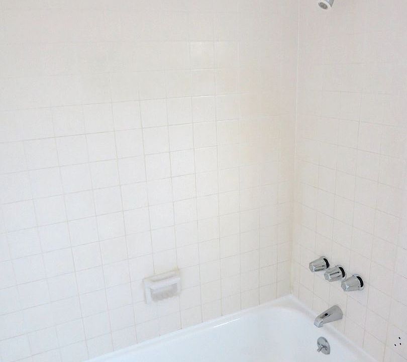 1st image of 3121 Bagley Ave APT 4
