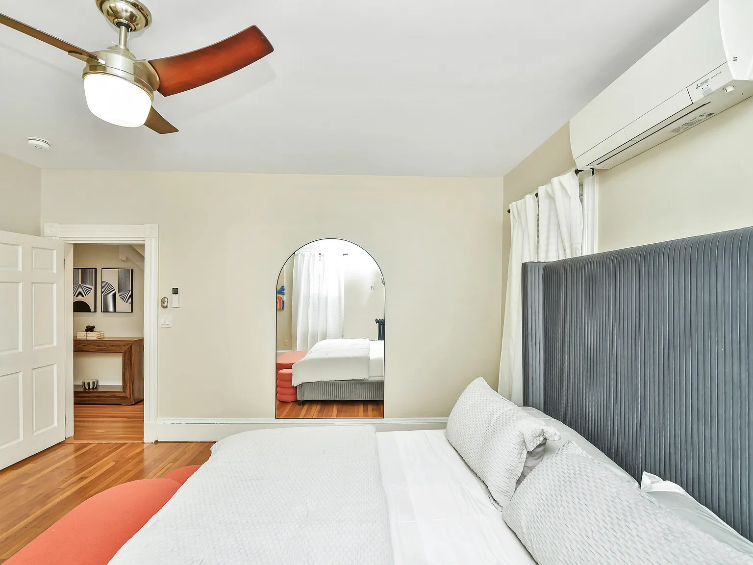 2 bed, 1000 sqft, $4,000 — Photo 3