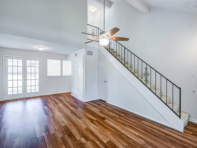 1701 Edge Hill Rd — Photo 3