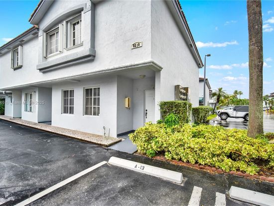 8210 NW 10th St APT 14, Miami, FL 33126