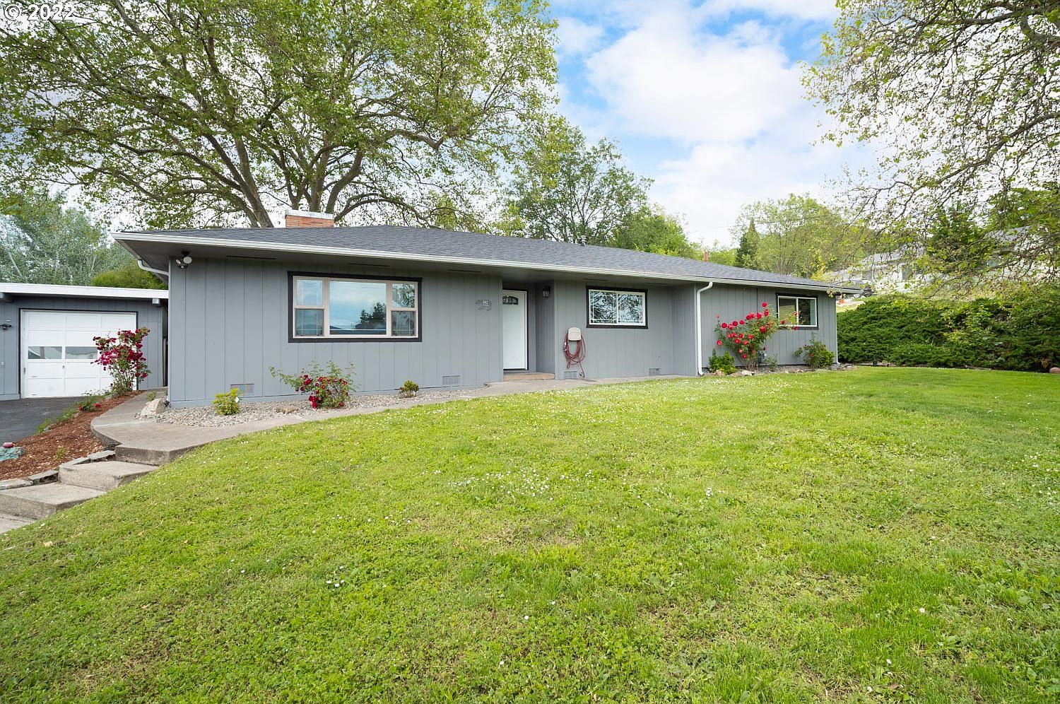 682 NE Meadow Ave, Roseburg, OR 97470 Zillow