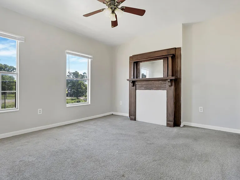 347-349 1/2 E Welch Ave — Photo 9
