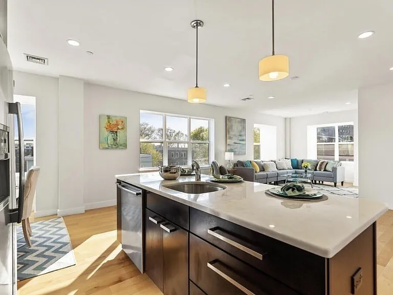 65 Beacon St #401 — Photo 2