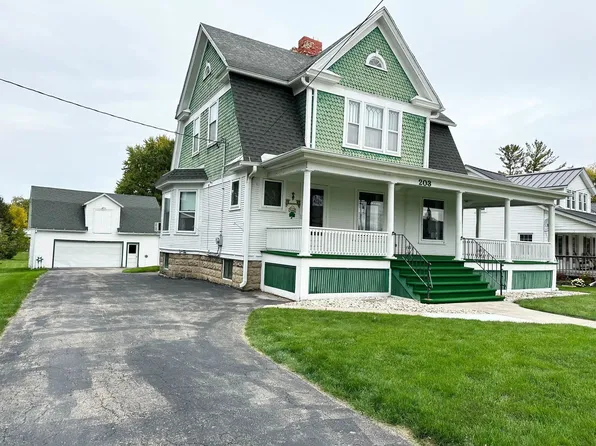 203 Mill St, Fox Lake, WI 53933