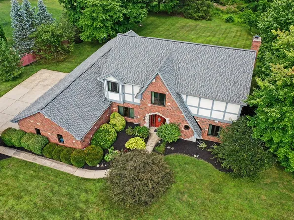 9570 Meadow Woods Ln, Dayton, OH 45458