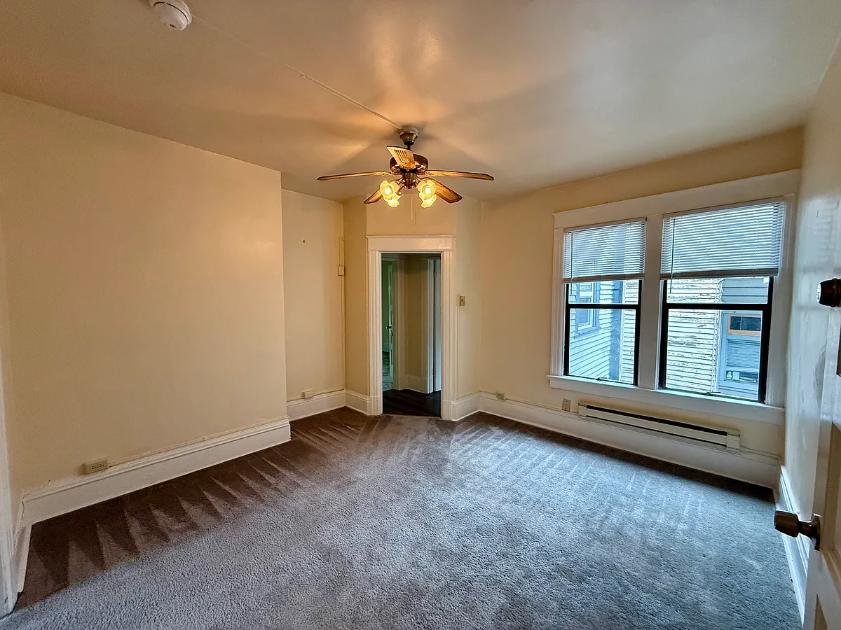 Building Photo - 713 E Pike St #301