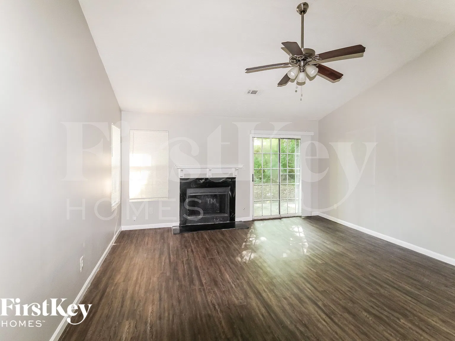 3 bed, 3.0 bath, 1152 sqft, $1,630 — Photo 2