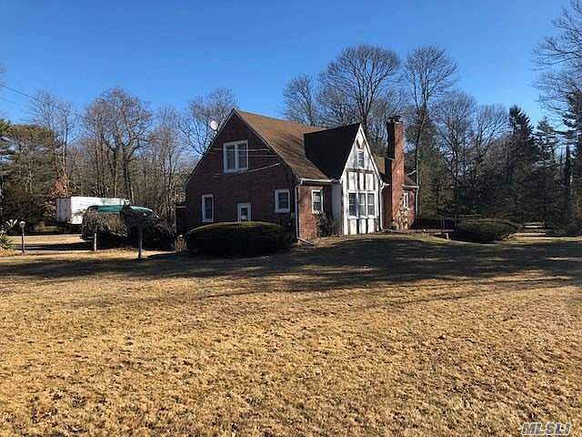 2nd image of 811 S Country Rd