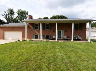 1331 Frontier St NW, Hartville, OH 44632