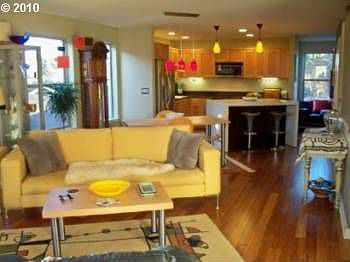 Spacious great room w/fireplace