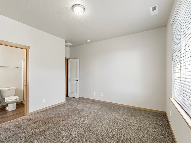 1366 Sq Ft Primary Bedroom
