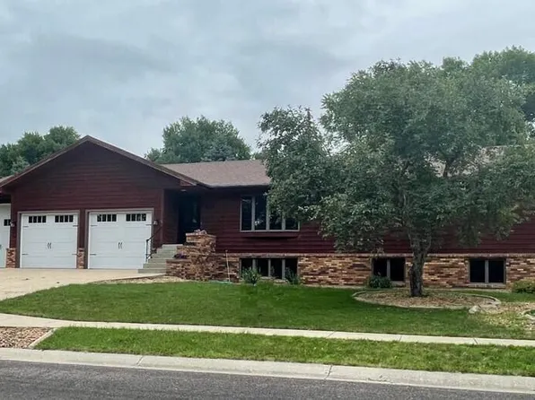 1214 6th St NW, Watertown, SD 57201