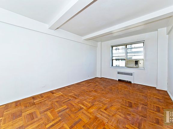 2nd image of 550 Grand St APT J5d