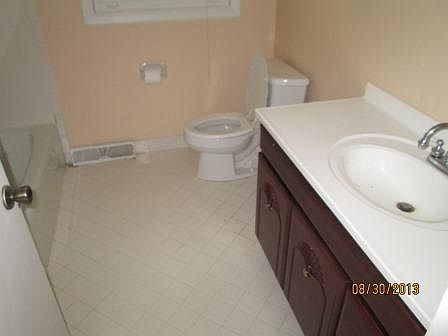 4th image of W264N7168 Thousand Oaks Dr
