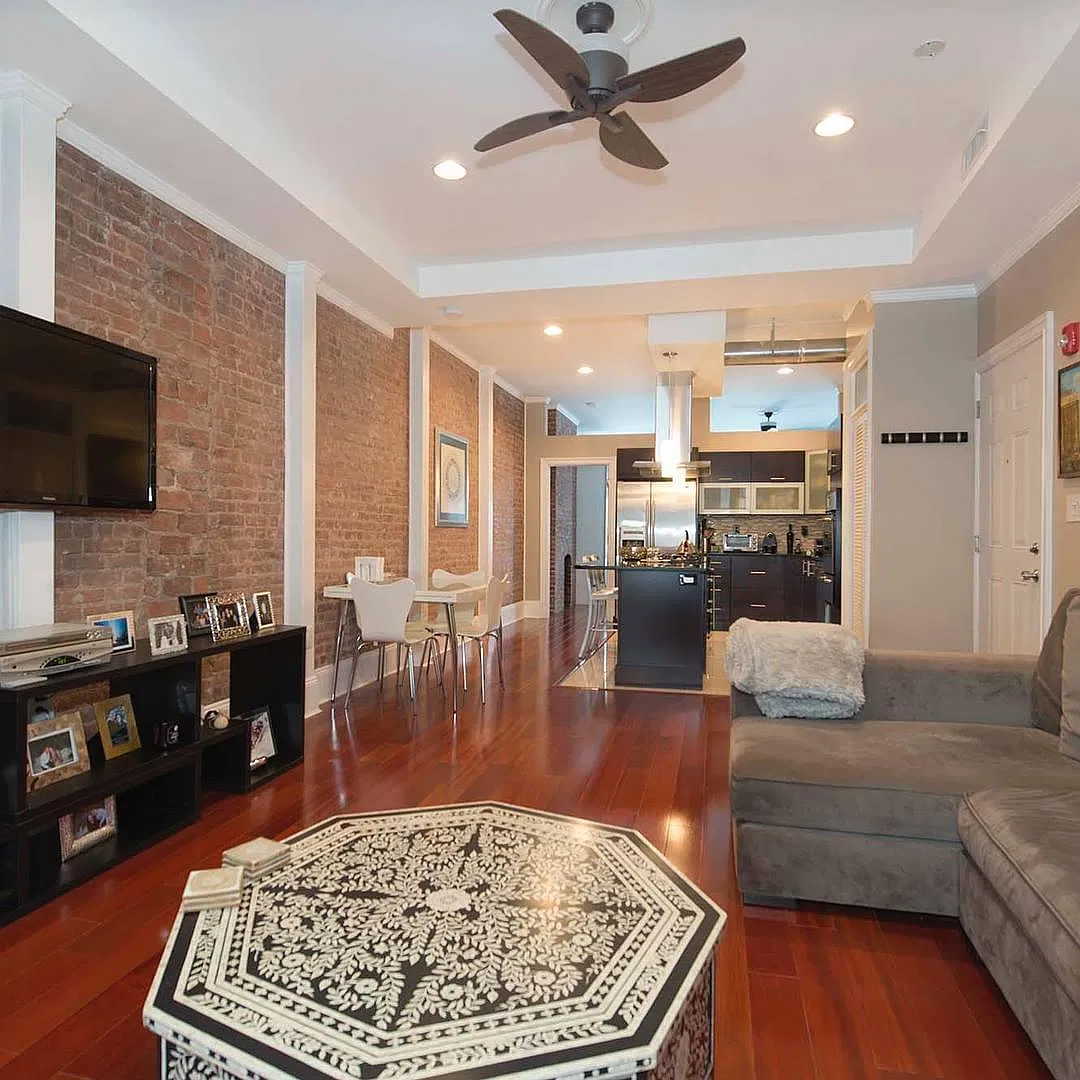 814 Washington St — Photo 2