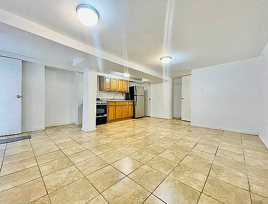 2nd image of 71 16th St #S1