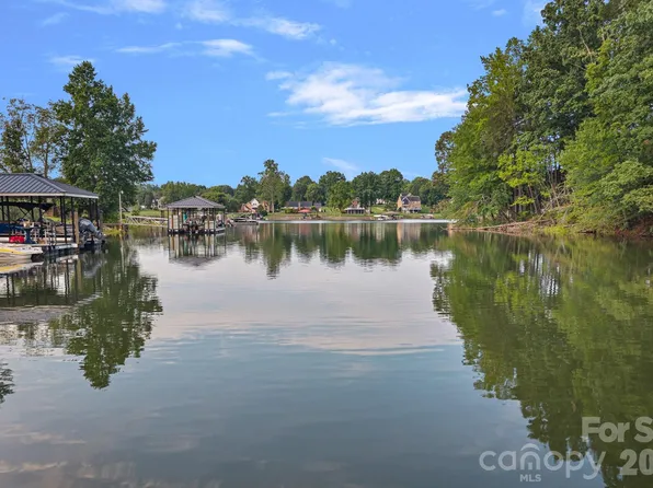 218 Lineberger Dr, Mooresville, NC 28117