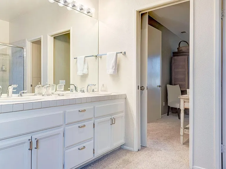 40 Lake Shore Dr — Photo 14