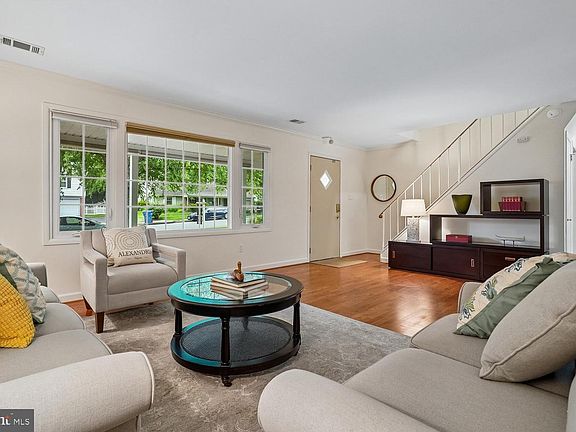 3rd image of 7223 Wickford Dr