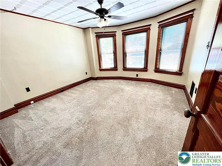 1119 Maple St — Photo 9