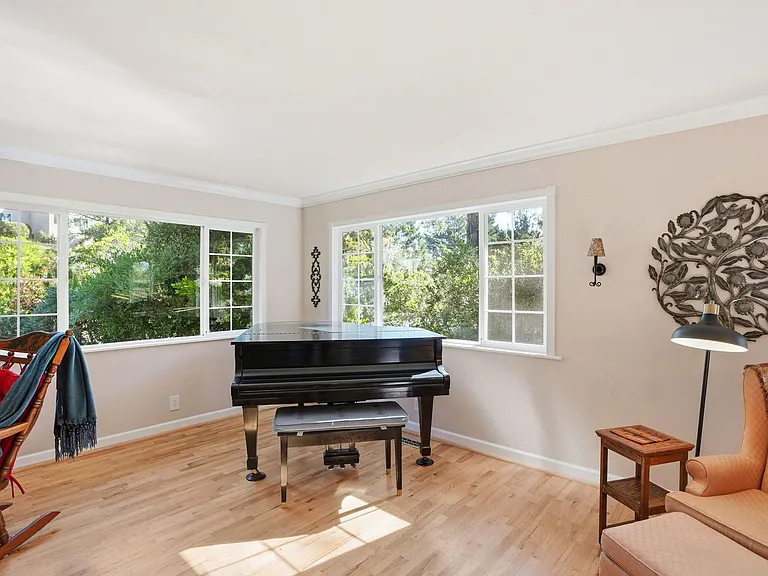 241 Soledad Dr — Photo 14