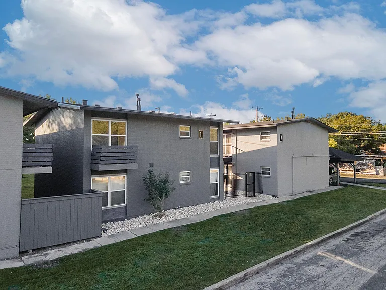 Dellview Crossing Apartments — Photo 22