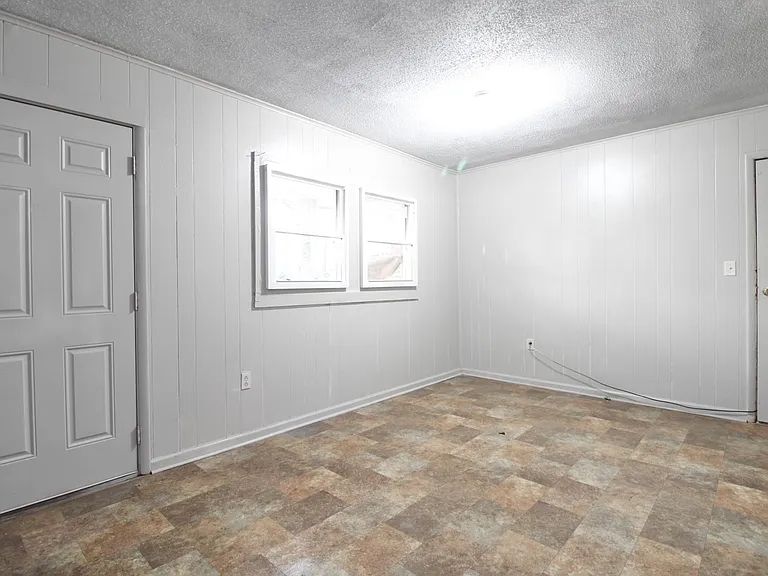 142 W Bluford St — Photo 4