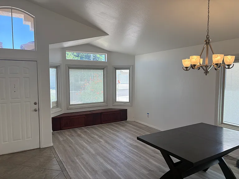 523 W Kelton Ln — Photo 7