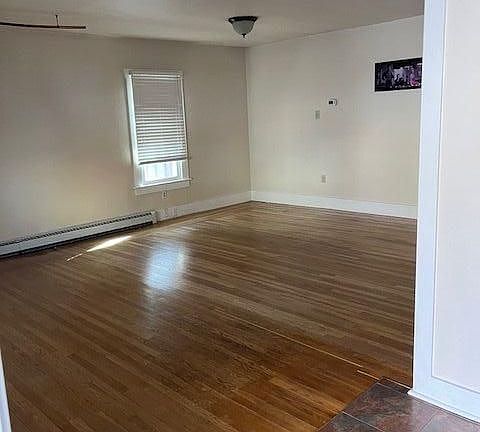 2nd image of 444 S E St