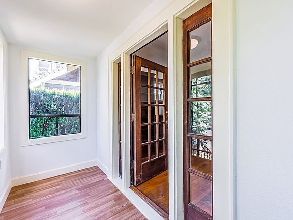 3rd image of 5042 7th Ave NE #202