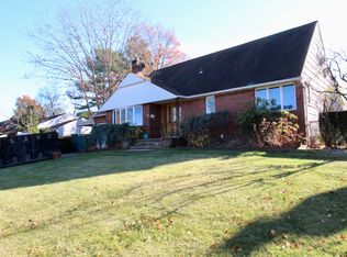 12 Jerry Ln, Glen Cove, NY 11542
